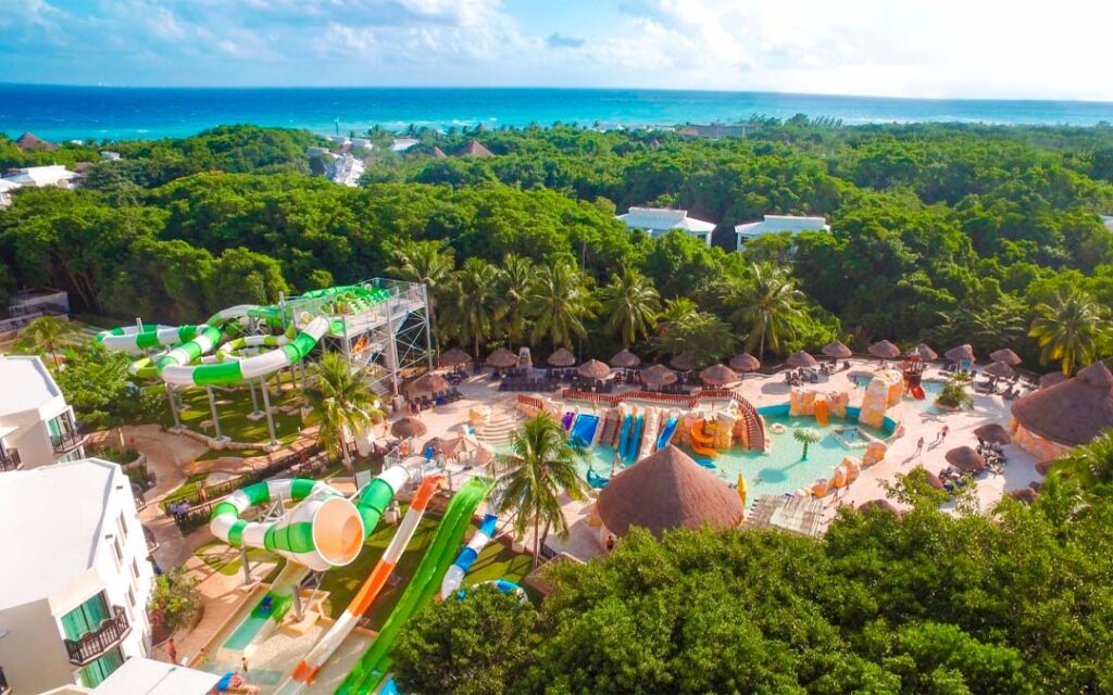 🦜 Más que un Hotel: Por Qué Sandos Caracol es una Aventura Familiar en Medio de la Naturaleza
